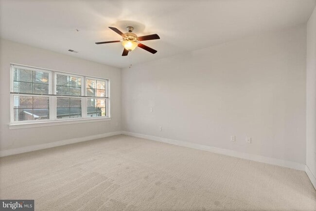 Building Photo - 9521 Bastille St