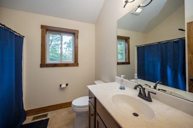 Building Photo - 153 Golden Meadow Ln