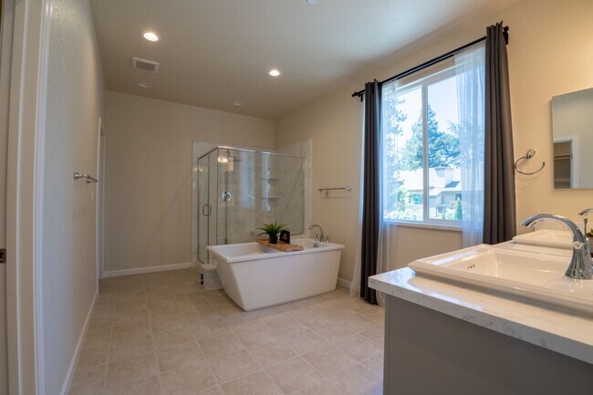Building Photo - 3625 Blue Bird Dr