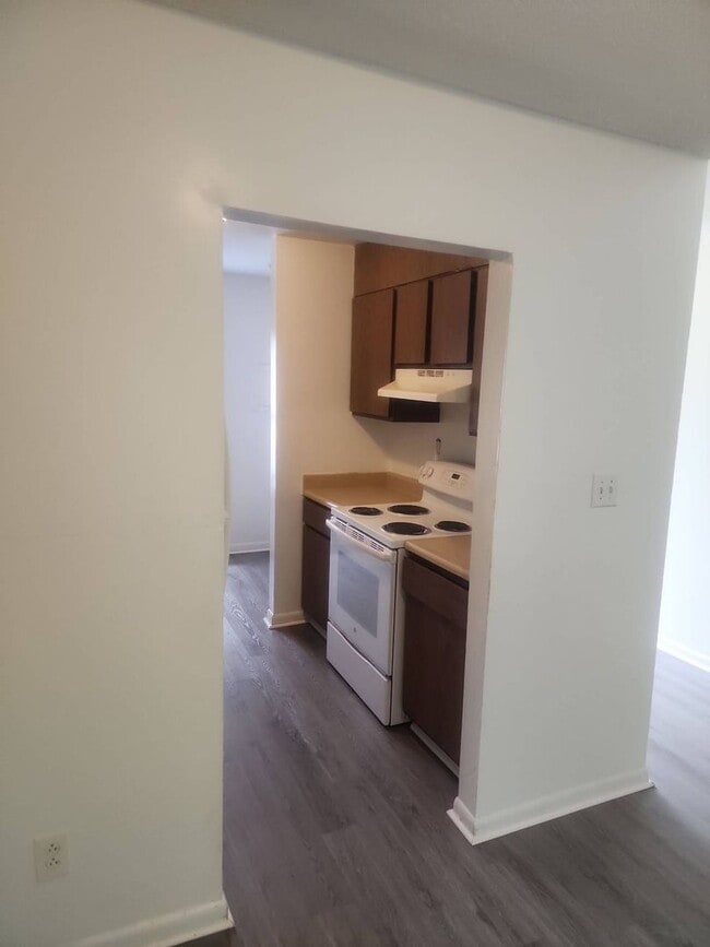 Building Photo - 2 Bedroom 2 Bathroom Duplex