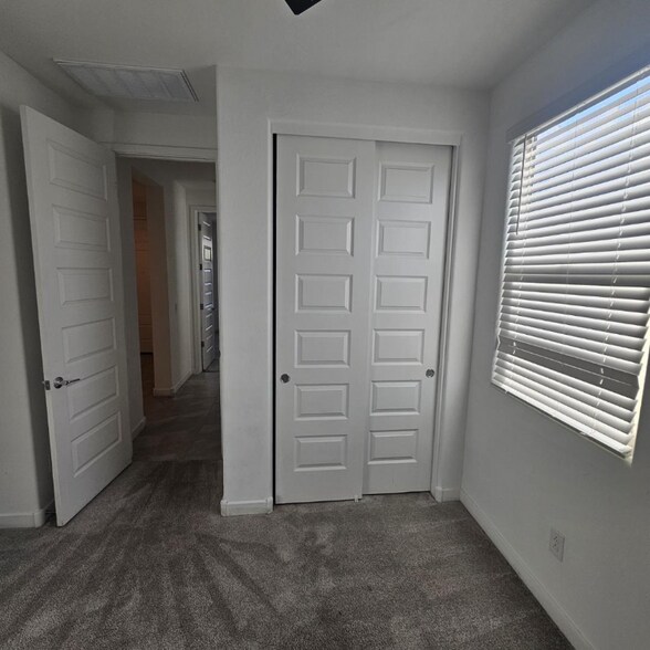 Building Photo - 1660 W Paseo Way