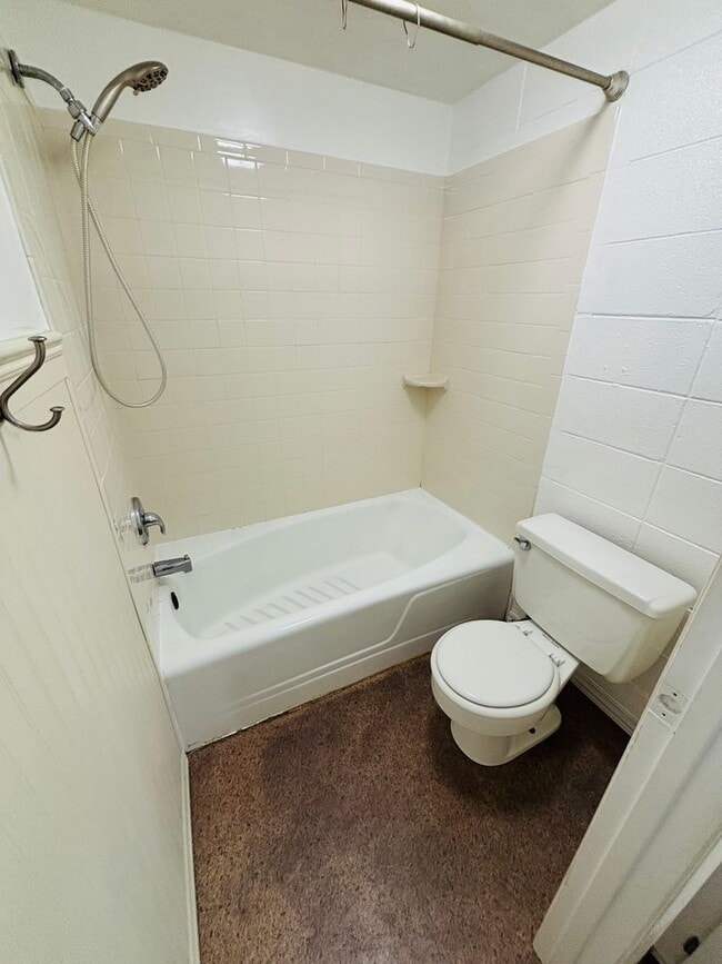 Building Photo - 904 Brightwood Manor Dr
