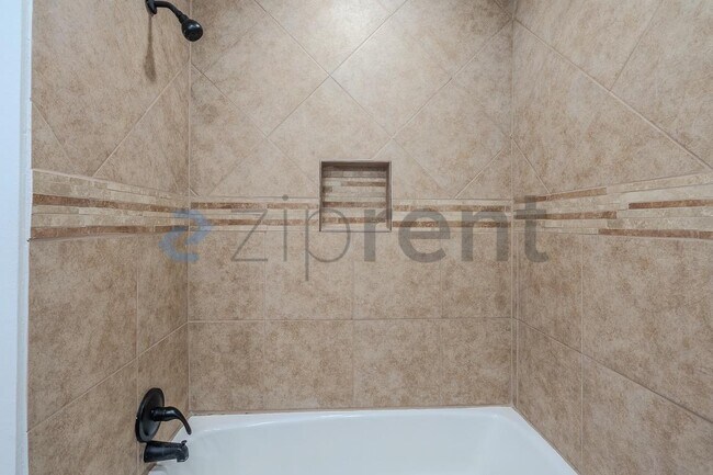 Building Photo - Unit