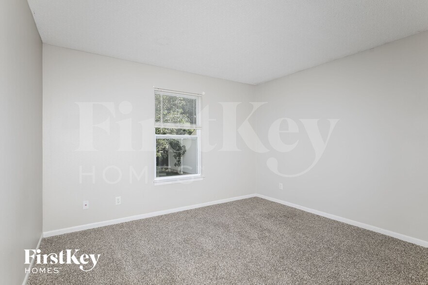 Building Photo - 10605 Glenayr Dr