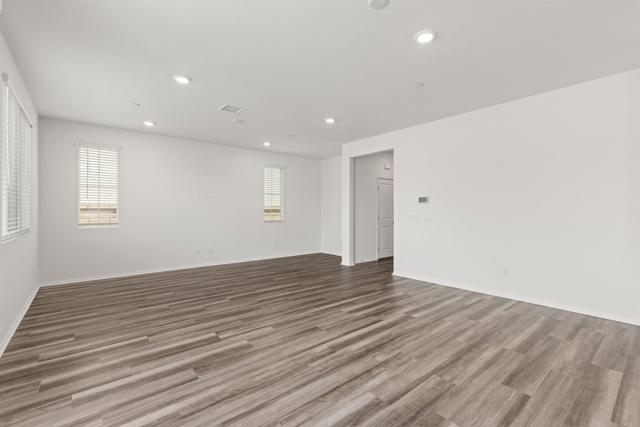 Building Photo - 895 Brookdale Dr