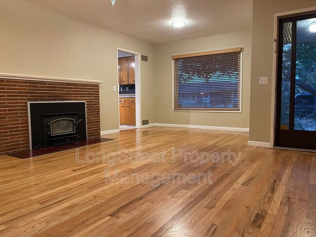Building Photo - 1630 SW 15th Ave