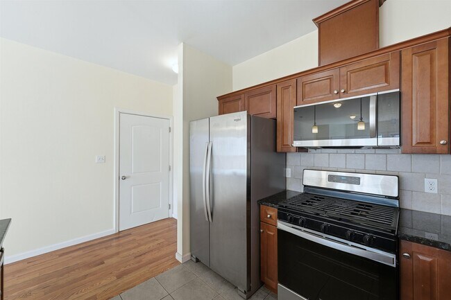 Building Photo - 109 Grant Ave