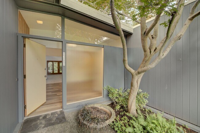 Building Photo - 4Bd/1.75Ba Seattle House