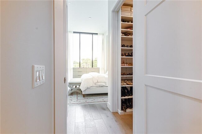 Building Photo - 2425 Peachtree Rd NE