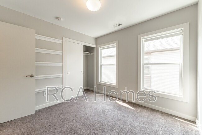 Building Photo - 2013 Bellefontaine St