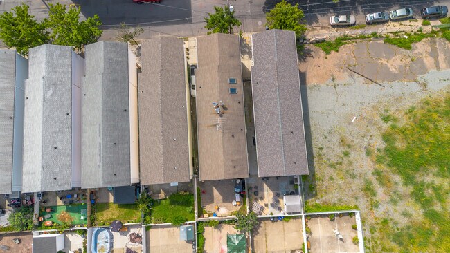 Building Photo - 118 Chestnut St