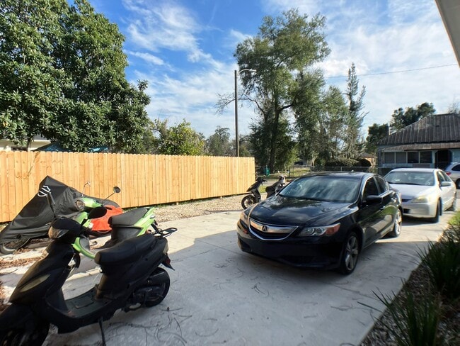 Building Photo - Porter's - New 5 Bedroom, 5 Bathroom House