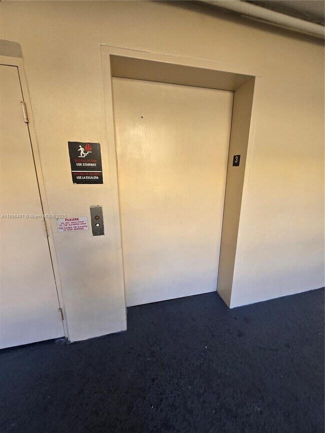 Building Photo - 2647 NW 25th Ave