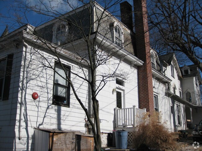 Building Photo - 82-84 Fairview Pl