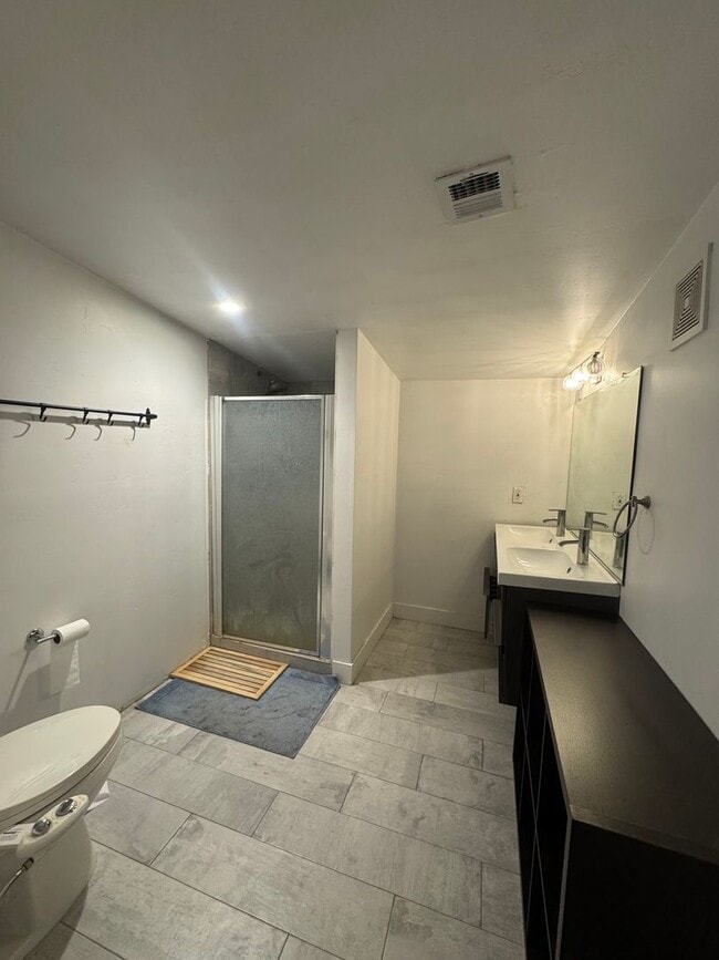 Building Photo - 2225 W Whitton Ave