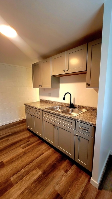 Building Photo - 118 N Old Church St