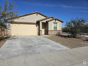 Building Photo - Marbella Ranch Beauty