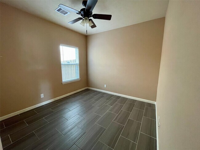 Building Photo - 10803 Woodwind Shadows Dr