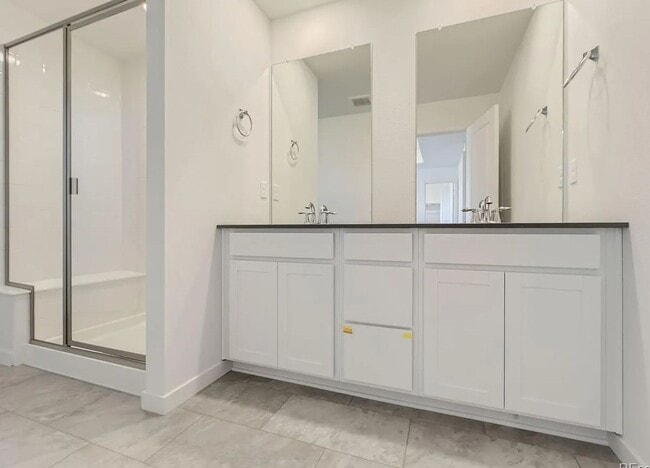 Building Photo - Luxurious CORNER LOT - 3bd 2.5 paired home in Dove Village!
