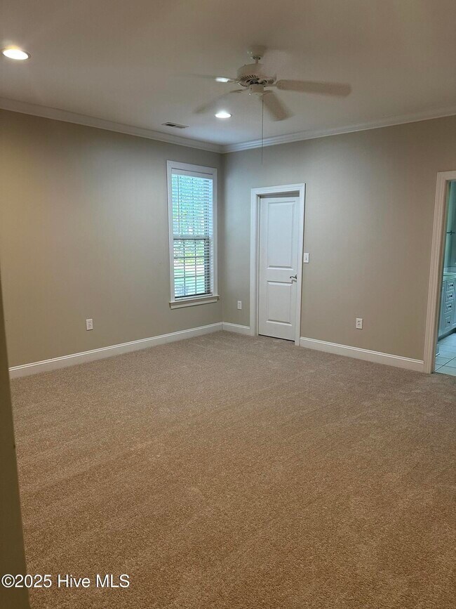 Building Photo - 8854 Plantation Landing Dr