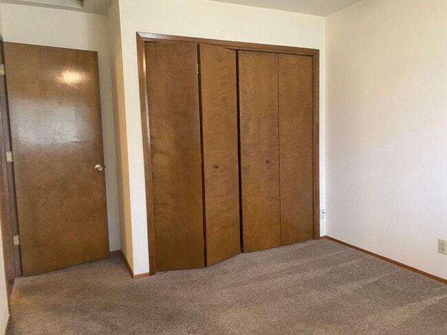 Building Photo - Nice well cared for home in desirable Edge...