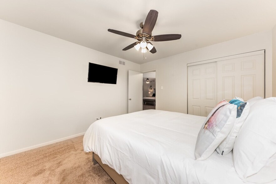 Building Photo - 8501 Loveland Ln