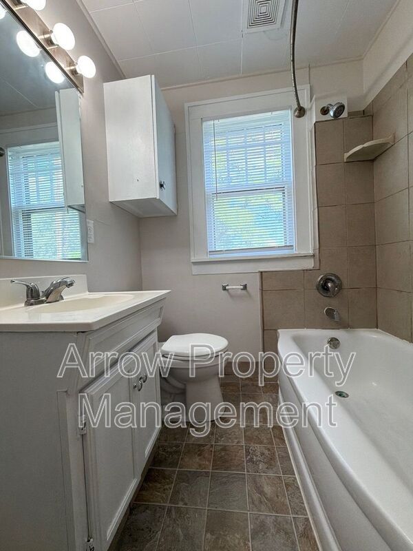 Building Photo - 415 N 32nd St
