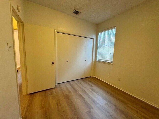 Building Photo - Charming 2/2 condo in Westcreek Landing!