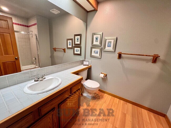 Building Photo - 2 Bedroom, 2 Bath in Third Creek with Hot Tub - Perfect Winter Getaway