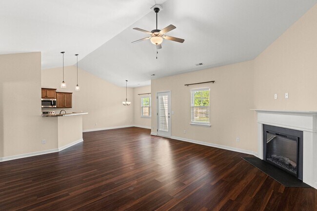 Building Photo - 3 bedroom with bonus room in Holly Ridge is available now!