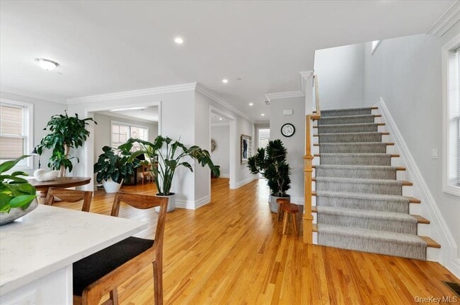 Building Photo - 545 E Fulton St