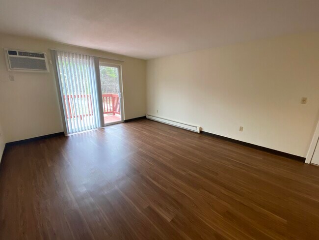 Building Photo - 99 Powers St