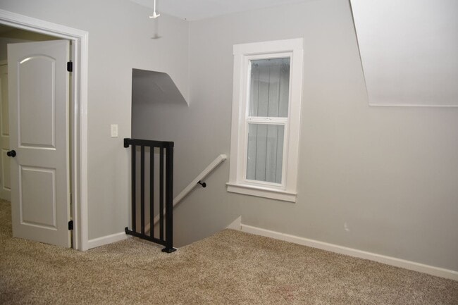 Building Photo - Fully Updated 3 Bedroom 2 Bath Tacoma 2 Story