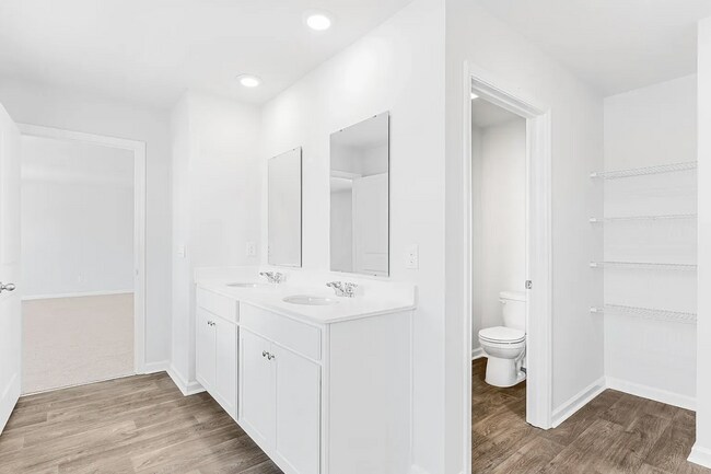 Building Photo - 201 N Lgt Wy