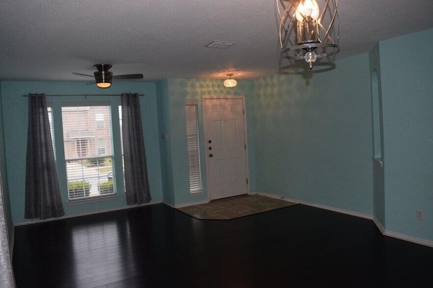 Building Photo - 333 Diana Dr