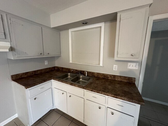 Building Photo - 4212 Cochese Rd