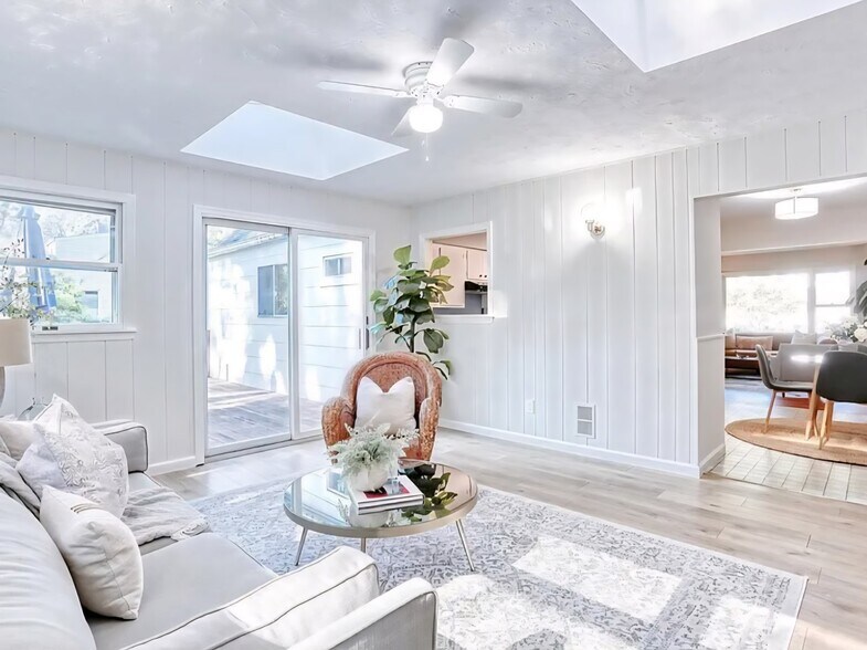 Building Photo - 6 Burgundy Ln