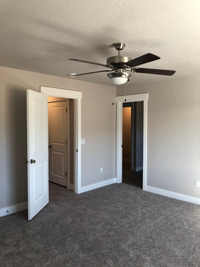 Building Photo - 3059 N 275 E
