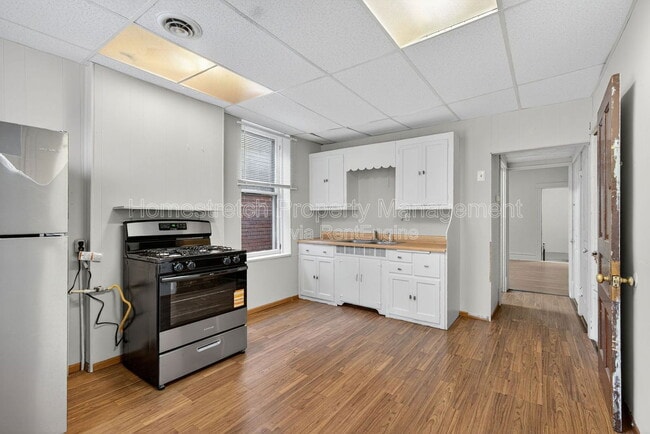 Building Photo - 551 Bates St