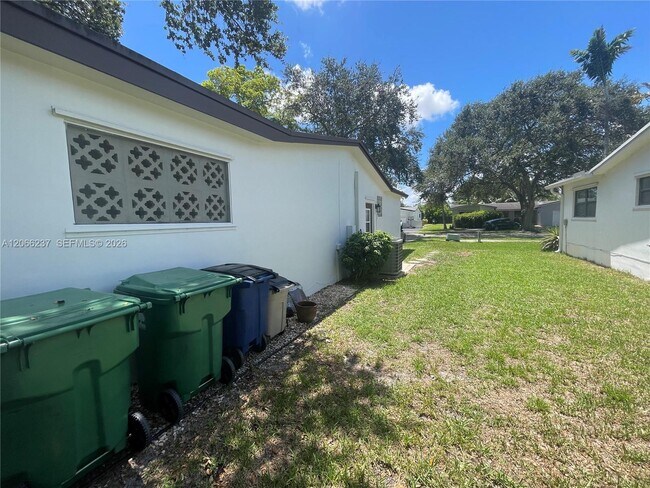 Building Photo - 9301 SW 54th St