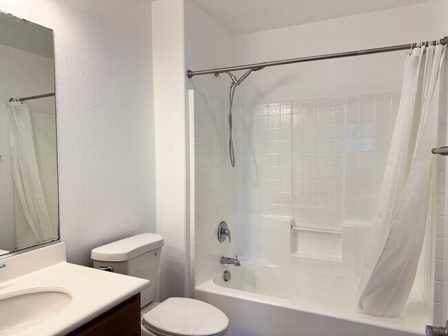 Building Photo - Spacious 6-Bedroom Estate in the Heart of Eastvale