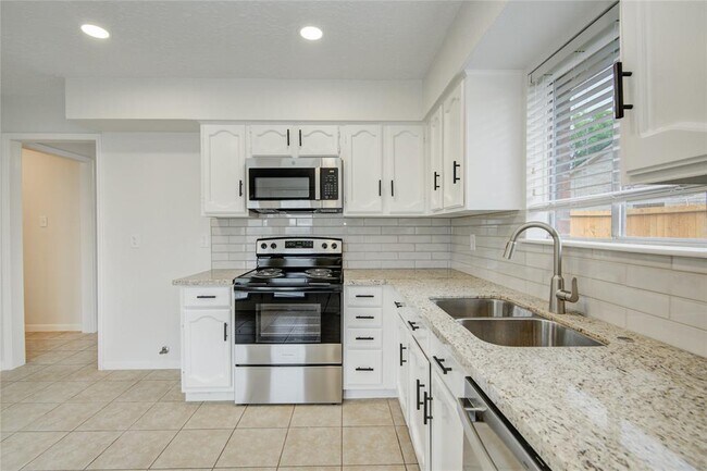 Building Photo - 22511 Market Square Ln