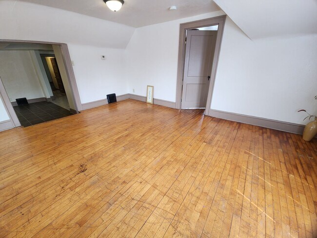 Building Photo - 1300 W Prospect Ave