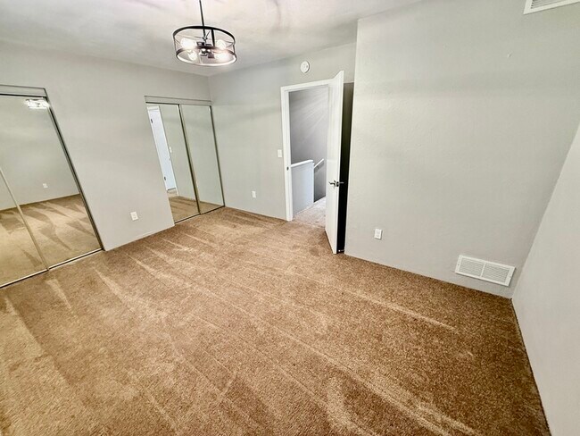 Building Photo - 830 White Oak Dr