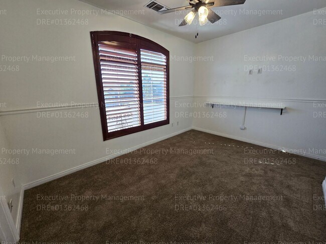 Building Photo - 3 bedroom/ 2.5 bathroom 2 story home.