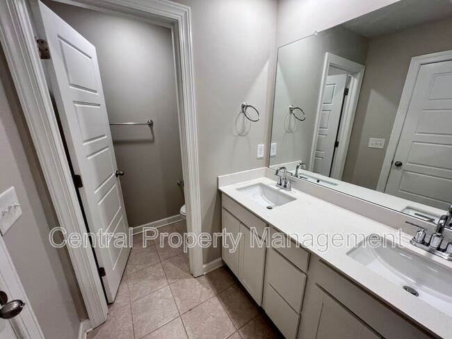 Building Photo - 613 Reese Ln