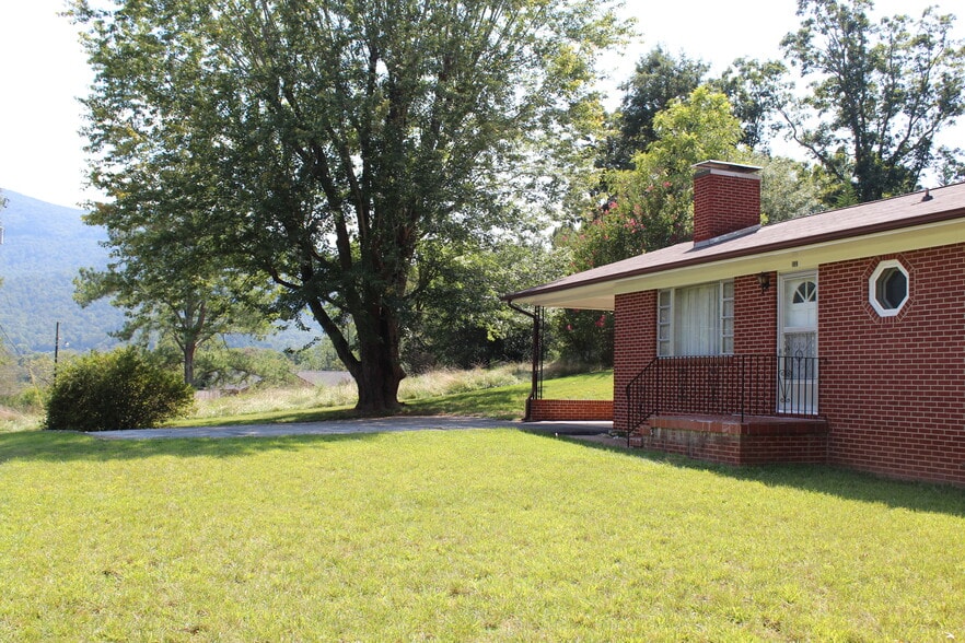 Building Photo - 133 Rockdale Ave
