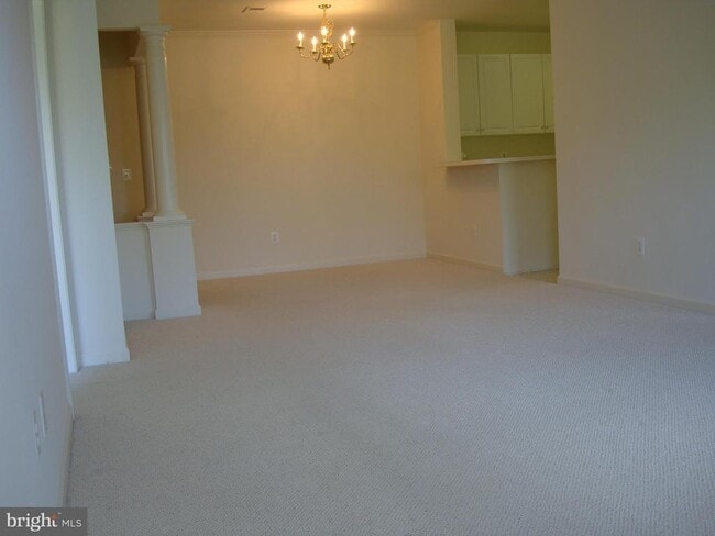 Building Photo - 7000 Falls Reach Dr