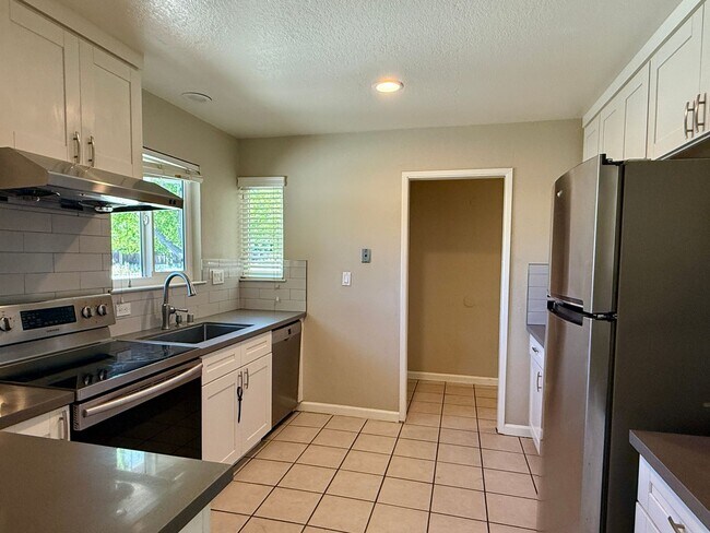 Building Photo - Updated 3 Bedroom 2 Bath Blossom Valley Duplex w/Private Yard