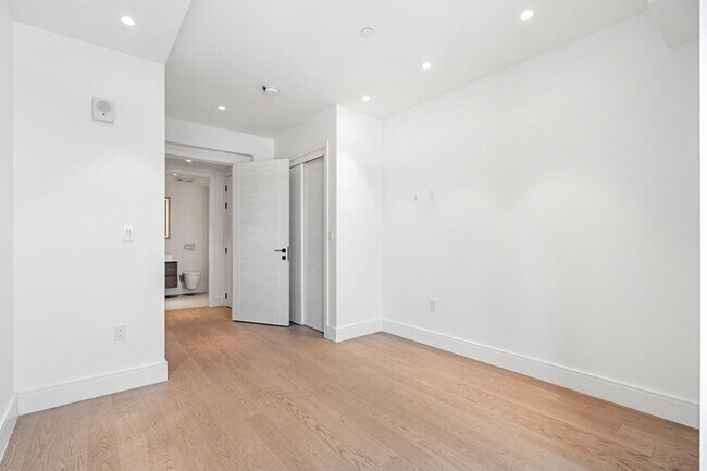 Building Photo - 67 Walnut Pl